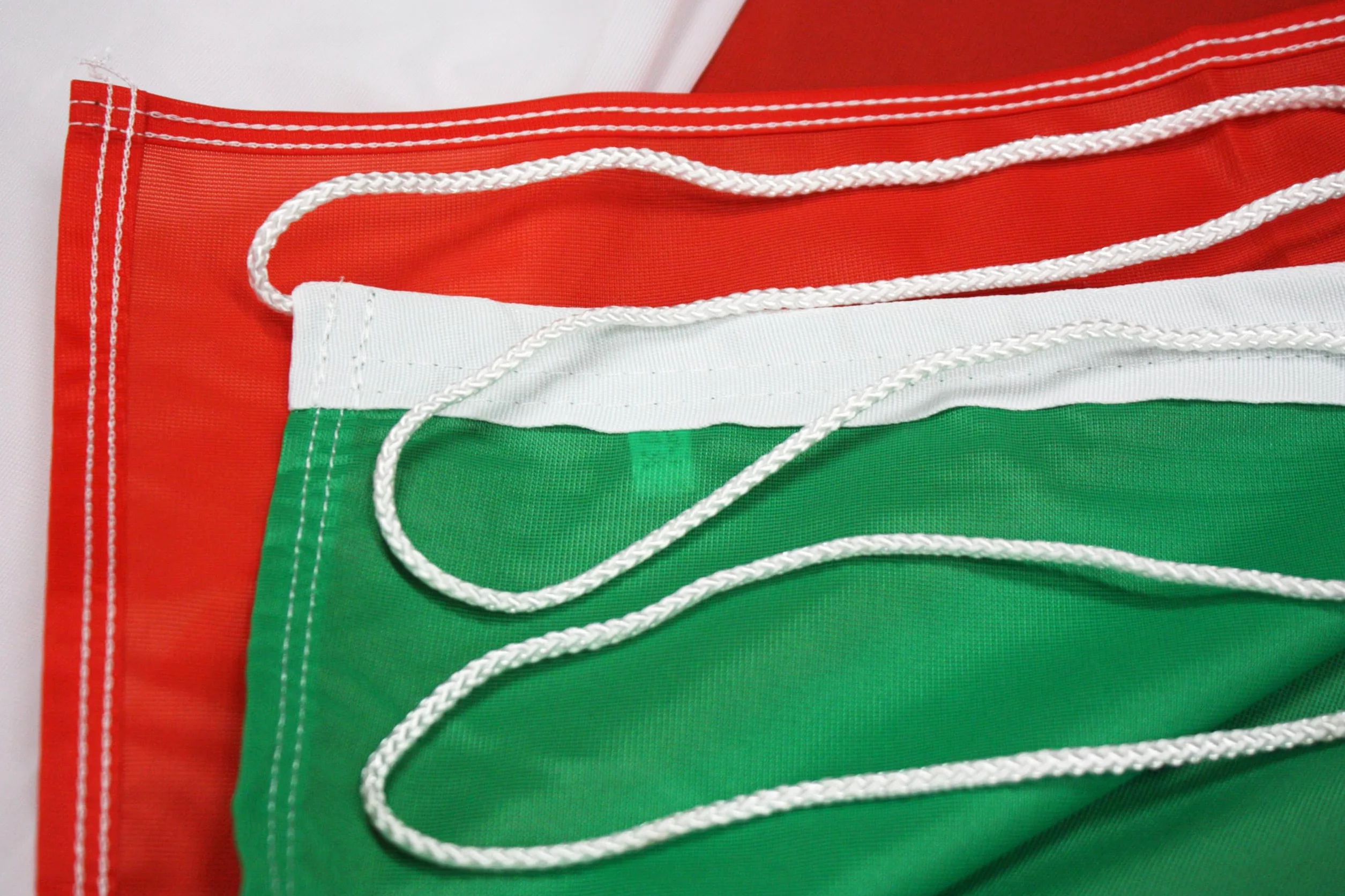 Bandiera Italia 225x150 cm tessuto nautico antivento 115g/m² istituzionale con cordino doppia cucitura
