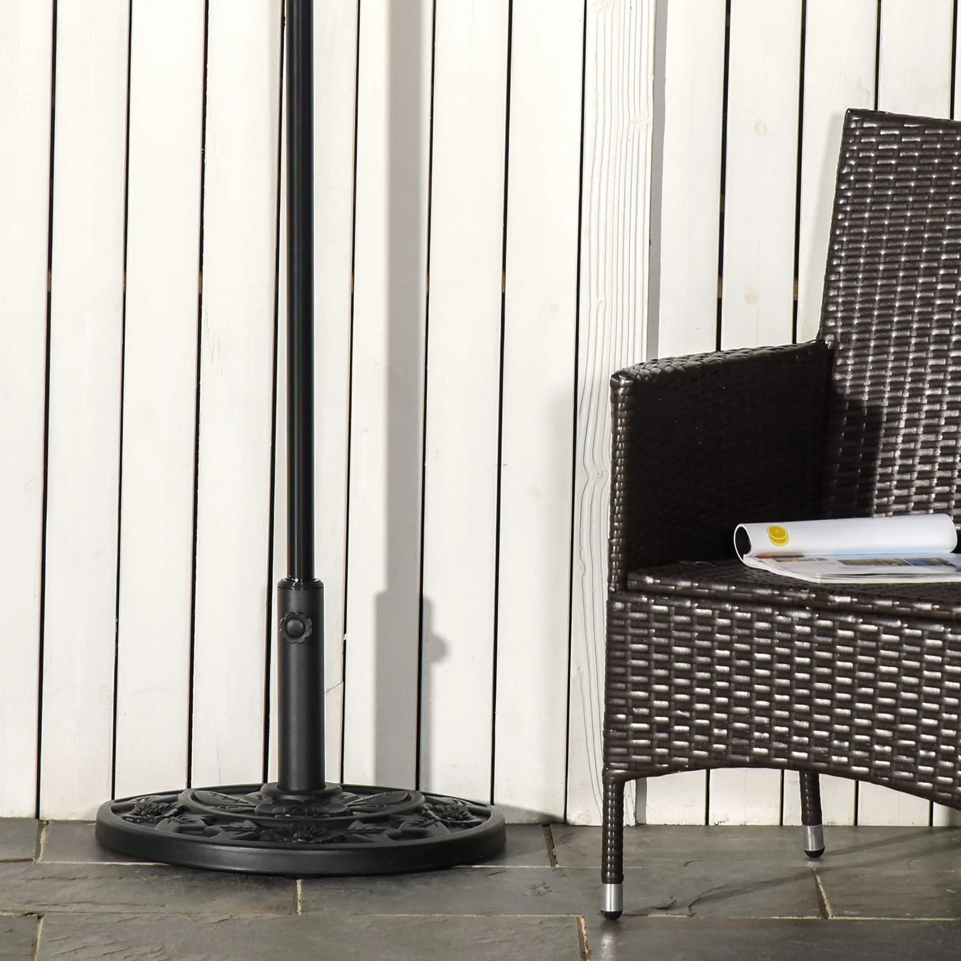 Outsunny Base per Ombrellone Semicircolare con Palo da 35/38/48 mm e Motivi Floreali, Basamento per Ombrellone in Cemento, HDPE e Metallo, Ø50x32x32 cm, Nero