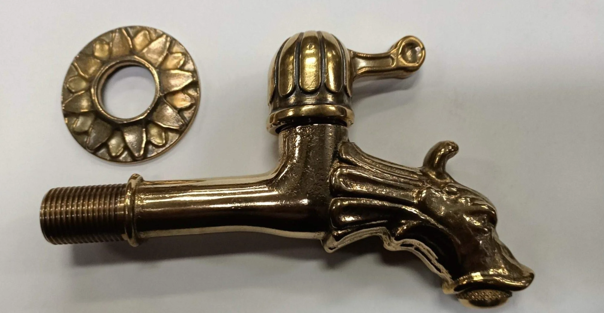 Rubinetto artistico TESTA LEONE per fontane a leva in ottone lucidato e ossidato