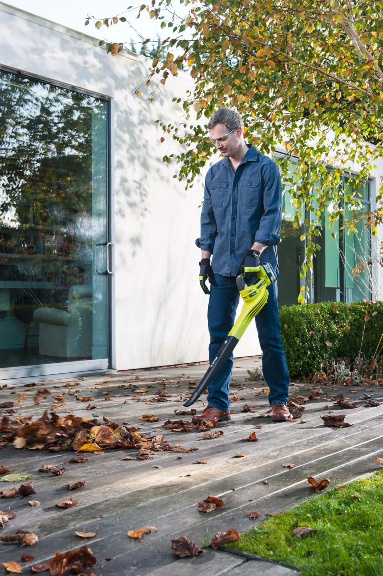 Ryobi Soffiatore a Batteria 18V ONE+ Compatto e Leggero, Velocità Aria 245 km/h, Design Ergonomico GripZone, Ideale per Foglie e Detriti su Vialetti e Giardini, Batteria Non Inclusa, OBL1820S