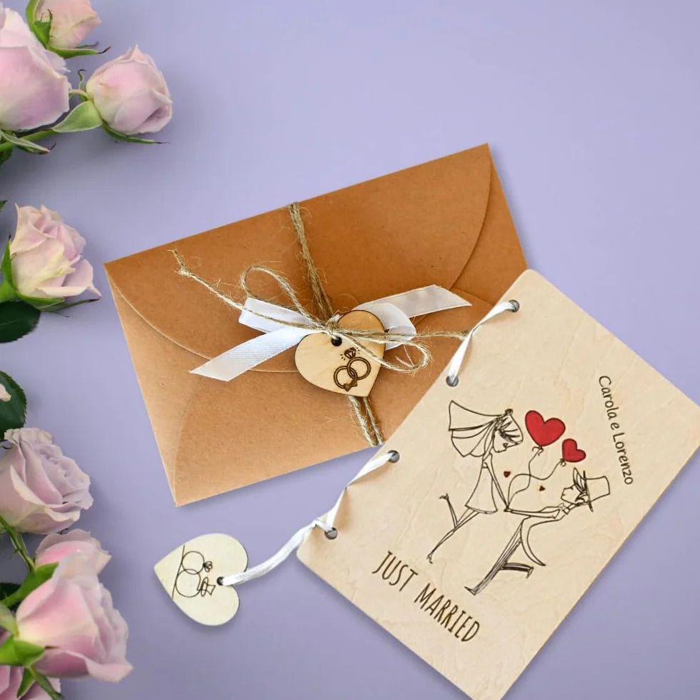 Biglietto auguri portasoldi matrimonio in legno personalizzabile con dedica e nome sposi