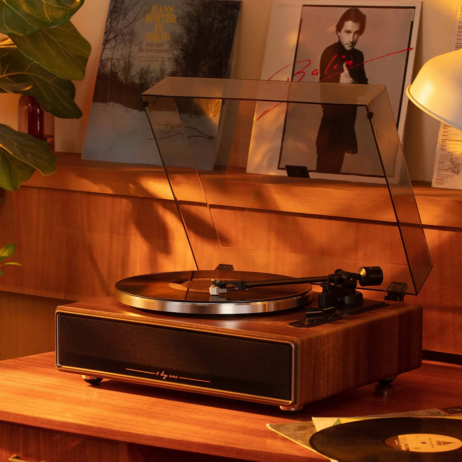1 BY ONE Giradischi Vinili a Cinghia Hi-Fi con Altoparlanti Incorporati, Cartuccia Magnetica, Bluetooth, Aux-In, Auto-Off