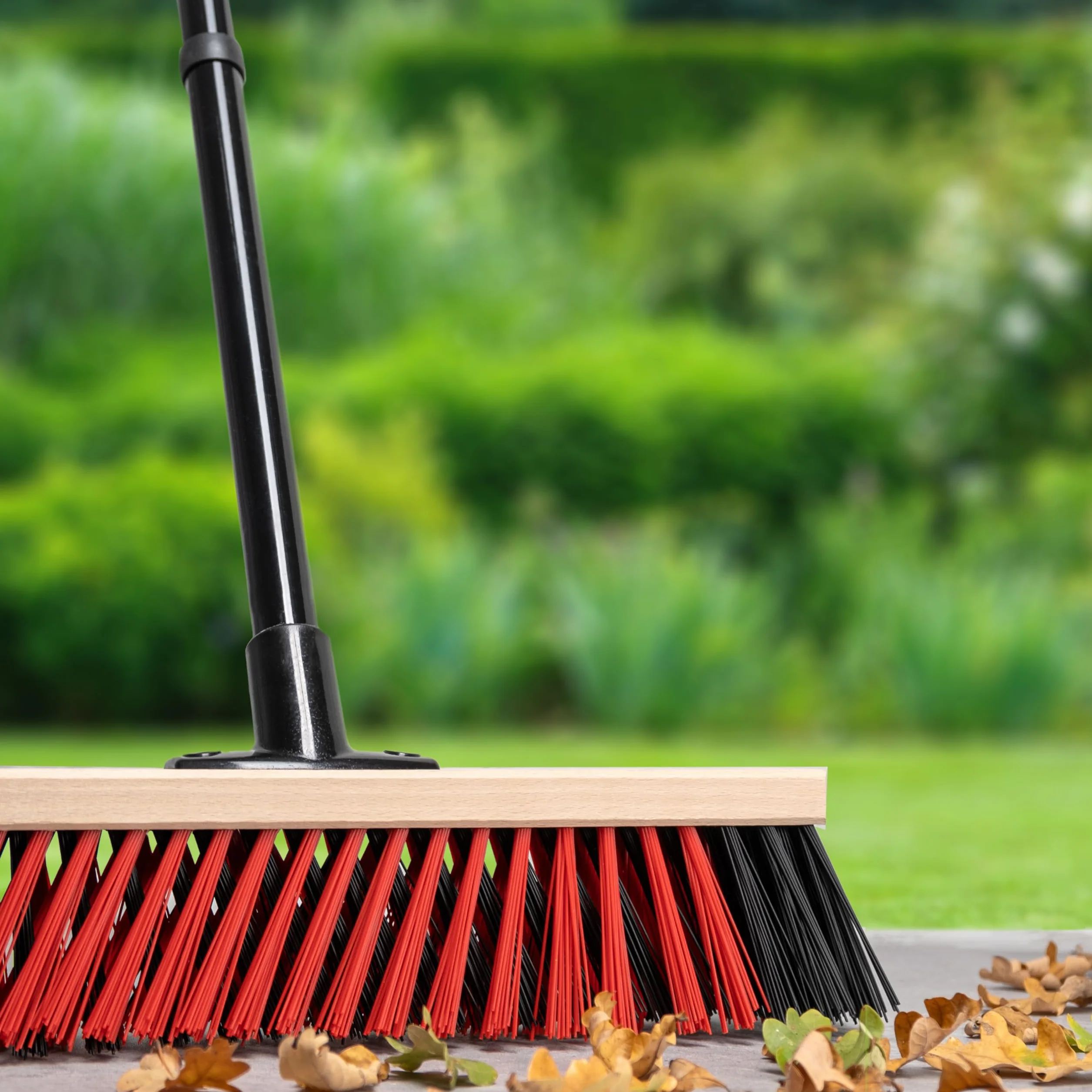 Hausfelder Scopa da esterno larga 40 cm con manico, scopa da giardino resistente larga paletta, scopa industriale per pavimenti
