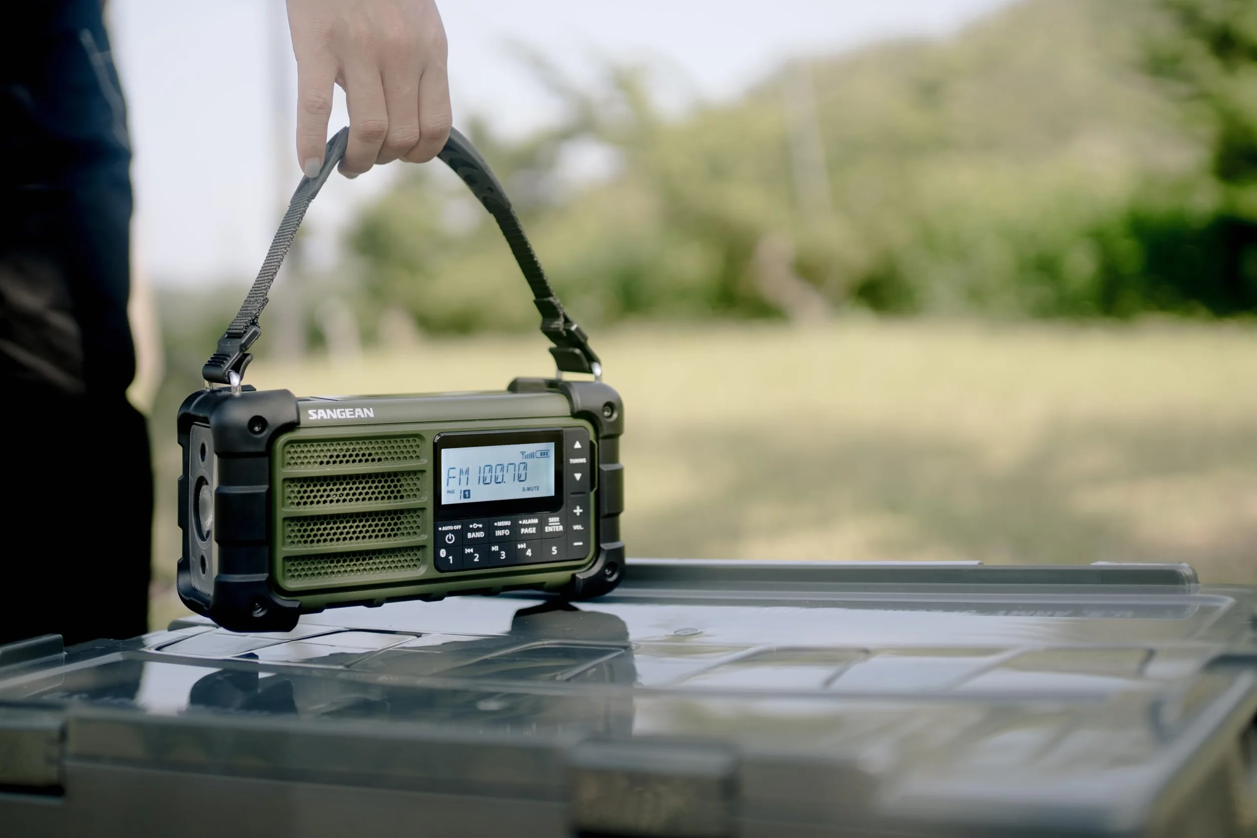 MMR-99 AM/FM Radio Desert Tan Forest Green