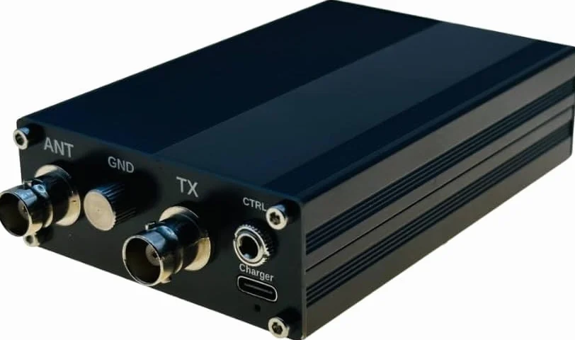 ATU-10 QRP Tuner 15 W 1,8-50 MHz OLED magnete relè supporto IC-705