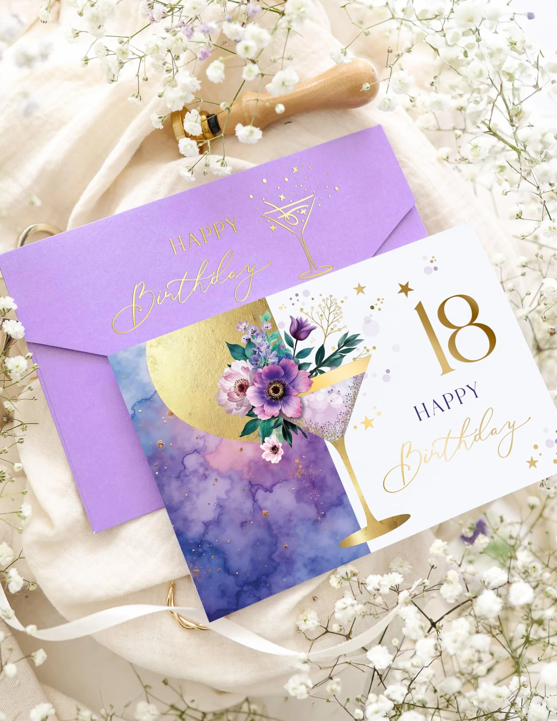 Joli Coon Biglietto auguri compleanno 18 ELEGANT – Biglietto pieghevole con illustrazione floreale di martini e busta pastello – 18 anni ragazza