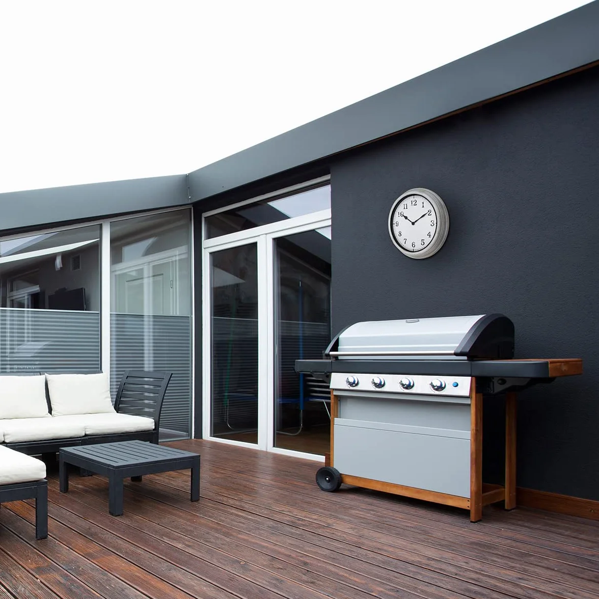 TFA Dostmann Orologio analogico XL da parete per esterni, 60.3067.02, orologio di grandi dimensioni, design retrò, resistente agli spruzzi d'acqua, in metallo e vetro, per terrazza/balcone, Bianco