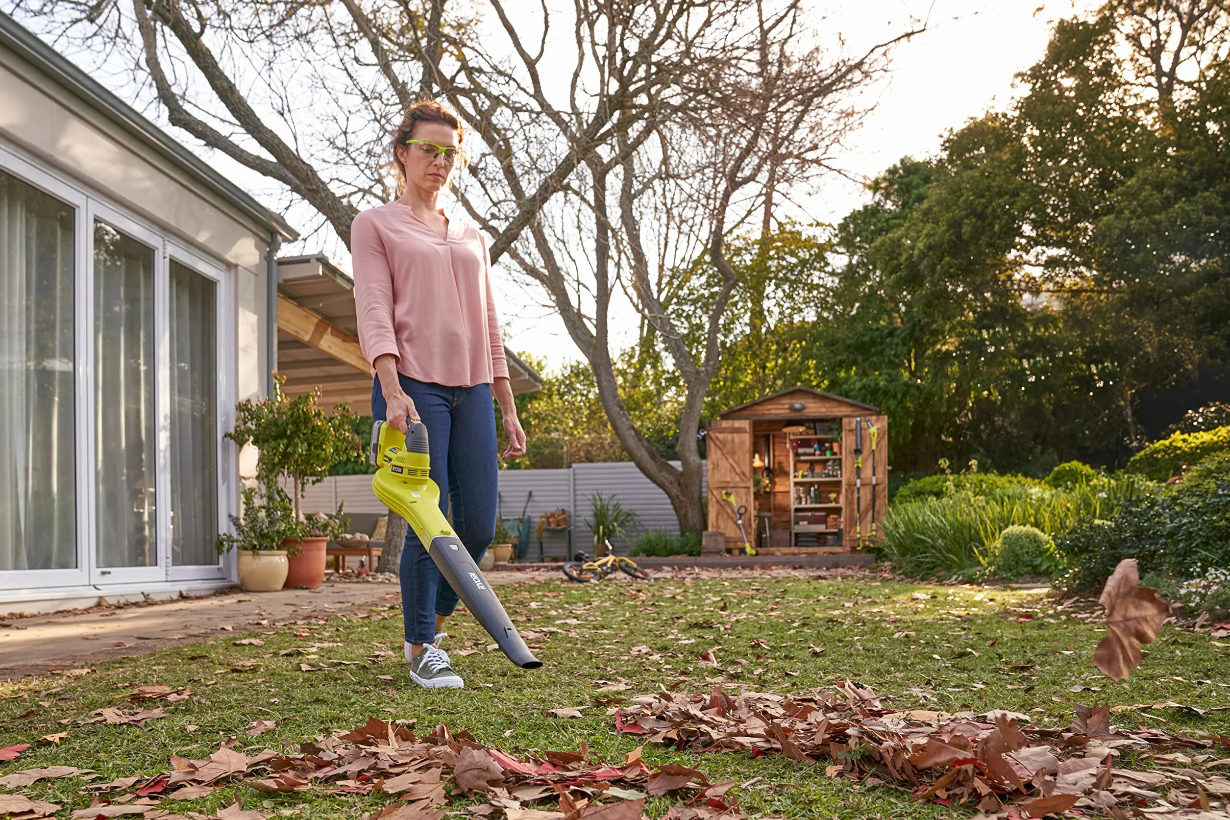 Ryobi Soffiatore a Batteria 18V ONE+ Compatto e Leggero, Velocità Aria 245 km/h, Design Ergonomico GripZone, Ideale per Foglie e Detriti su Vialetti e Giardini, Batteria Non Inclusa, OBL1820S