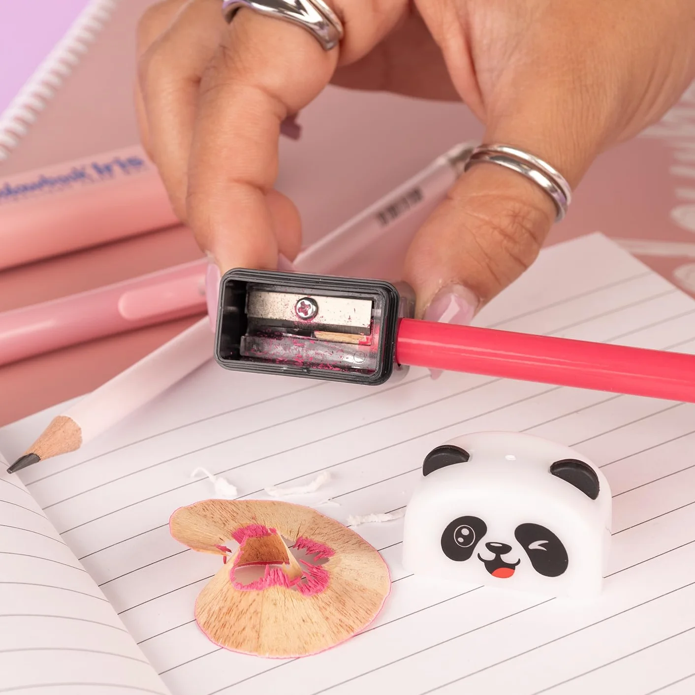 Colourbook Temperamatite 3 in 1 con Gomma e Contenitore Trucioli, Design Panda, Mini Temperino Compatto per Scuola, 4x1,5x1,5 cm