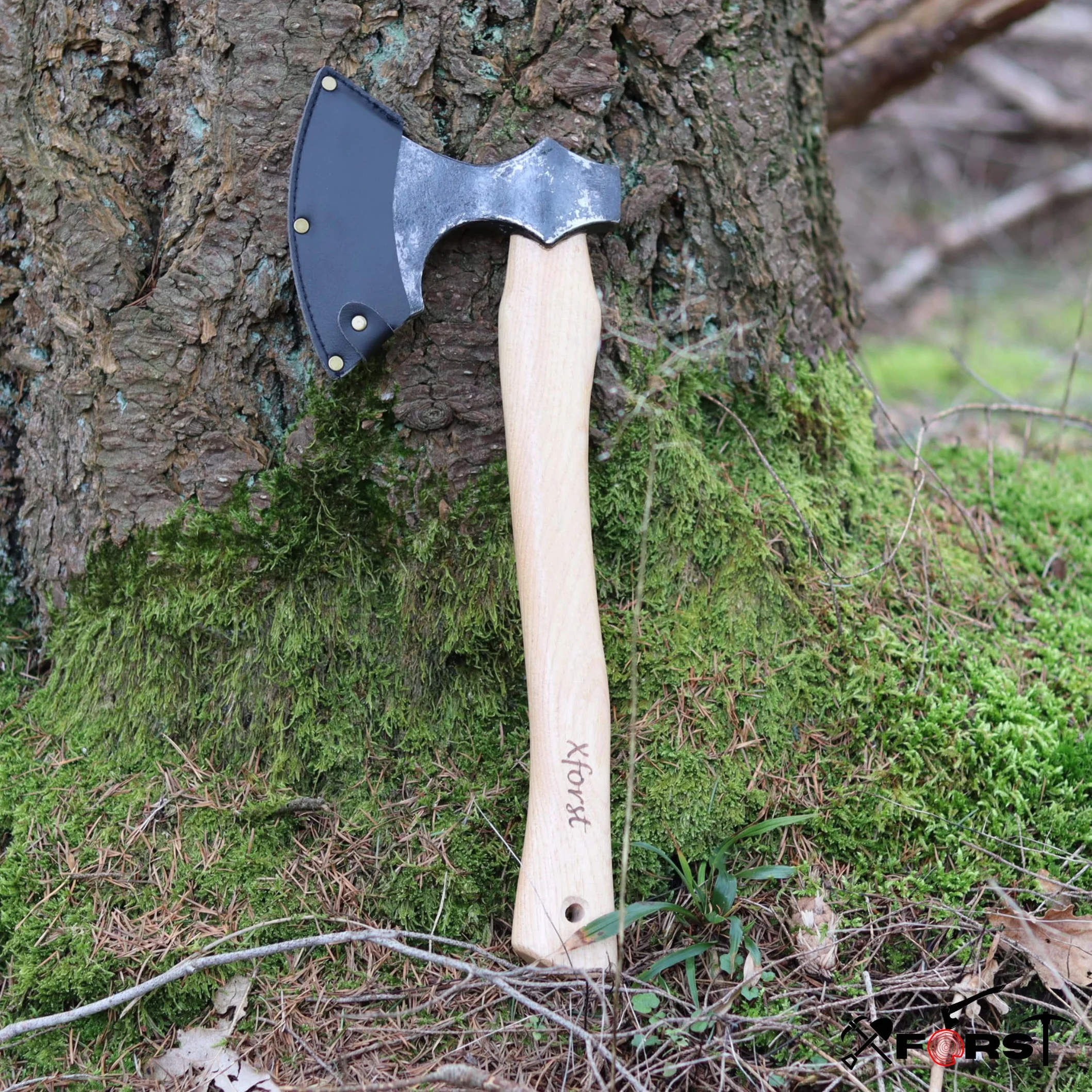 Ascia Vichinga Xforst con Manico in Legno di Noce Hickory e Custodia in Pelle Vera Nera - Modello X-WIC